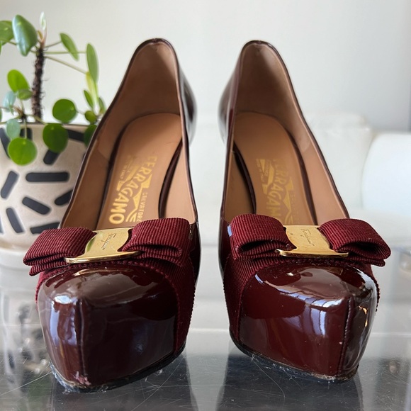 Salvatore Ferragamo Patent Leather Vera Bow Pump Heels - Picture 7 of 9